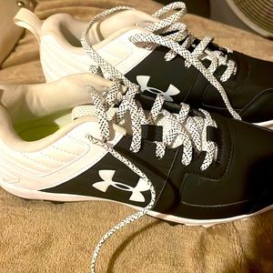 Under armor cleats they’re brand new tags are not on there but never been worn
